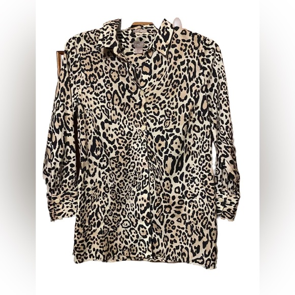 Chico’s ~ Cheetah Button Up Front ~ 3/4 Bell sleeves Top ~ Size 1 (M 8/10) - Picture 1 of 5